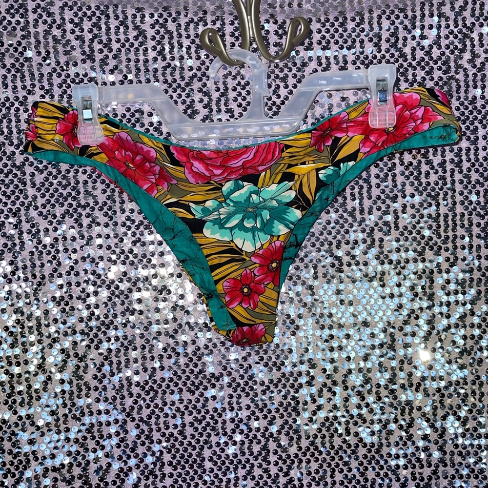Reversible Swimsuit 🦋🐠 - Picture 6 of 8